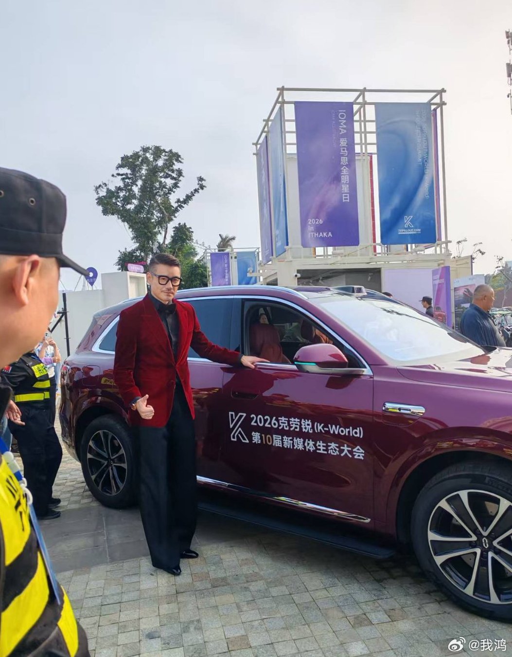 前几天，2026克劳锐第十届新媒体生态大会在广西北海启幕，胡兵、张蓝心打卡问界M