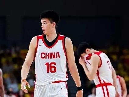 CBA最新消息：据知名篮球自媒体人麦穗丰发文：“8月13日晚的中国男篮热身赛上，