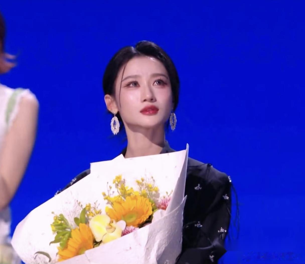 芒果台再一次证明了: 实力在資本面前不值一提！ 昨晚《浪姐》五公，一直跑调的温峥