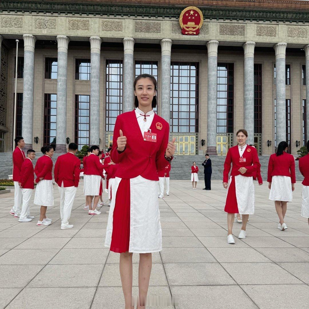 祝愿伟大的祖国七十五周年节日快乐！繁荣富强，国泰民安！生在国旗下，长在春风里，每