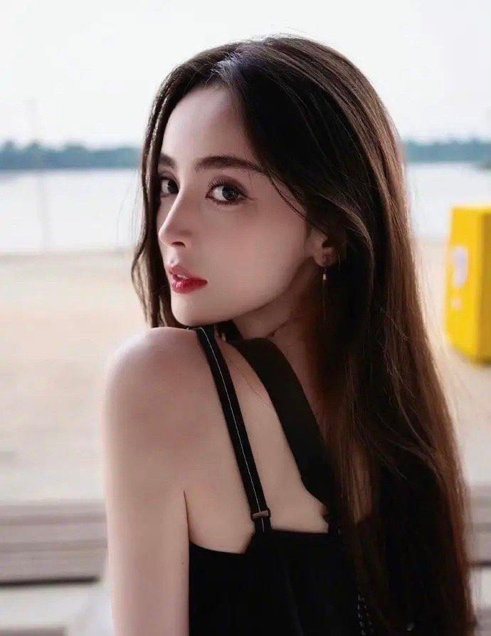 娜扎言论容易引起审判是因为人设还是因为颜值有攻击性？ ​​​