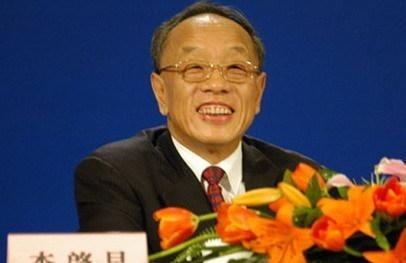 1990年，时任驻美大使李肇星在美国大学演讲时，被一老太太质问：“你们为什么要‘