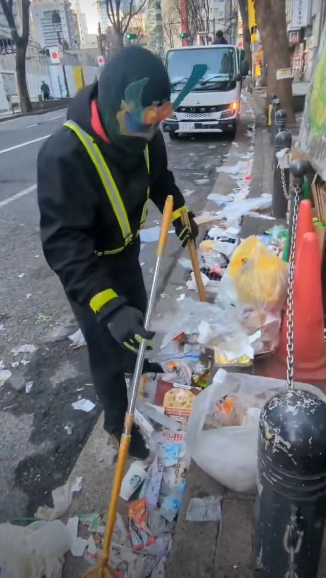 没有中国游客的日本涩谷街头（垃圾望不到头）

所以现在想甩锅给谁？