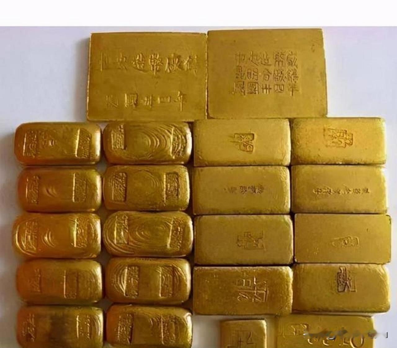 李自成遗金

清初，陕西商洛山中，一个猎户在崖洞避雨，脚下踢到一块硬物。刨开泥土