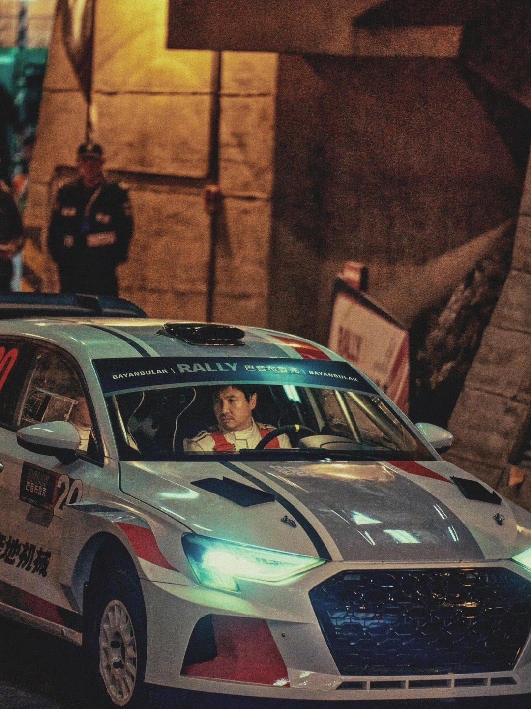 沈腾 想起来了全想起来了 一块抹布唤醒沈腾的“郝建”记忆！《飞驰人生3》里他即兴