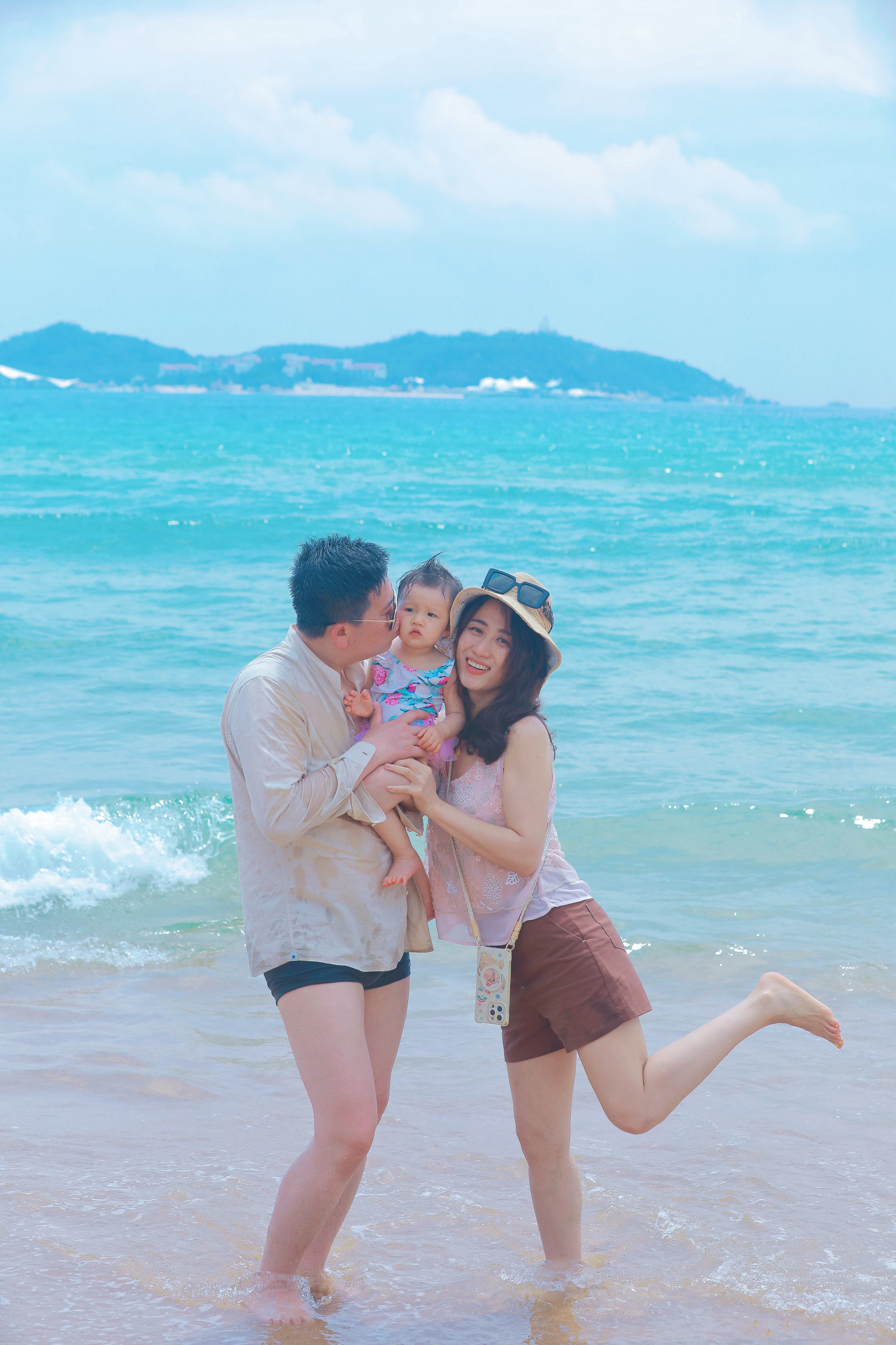 向海而行，向家而暖。把时光酿成风景，定格此刻的温柔与圆满。🌅 三亚