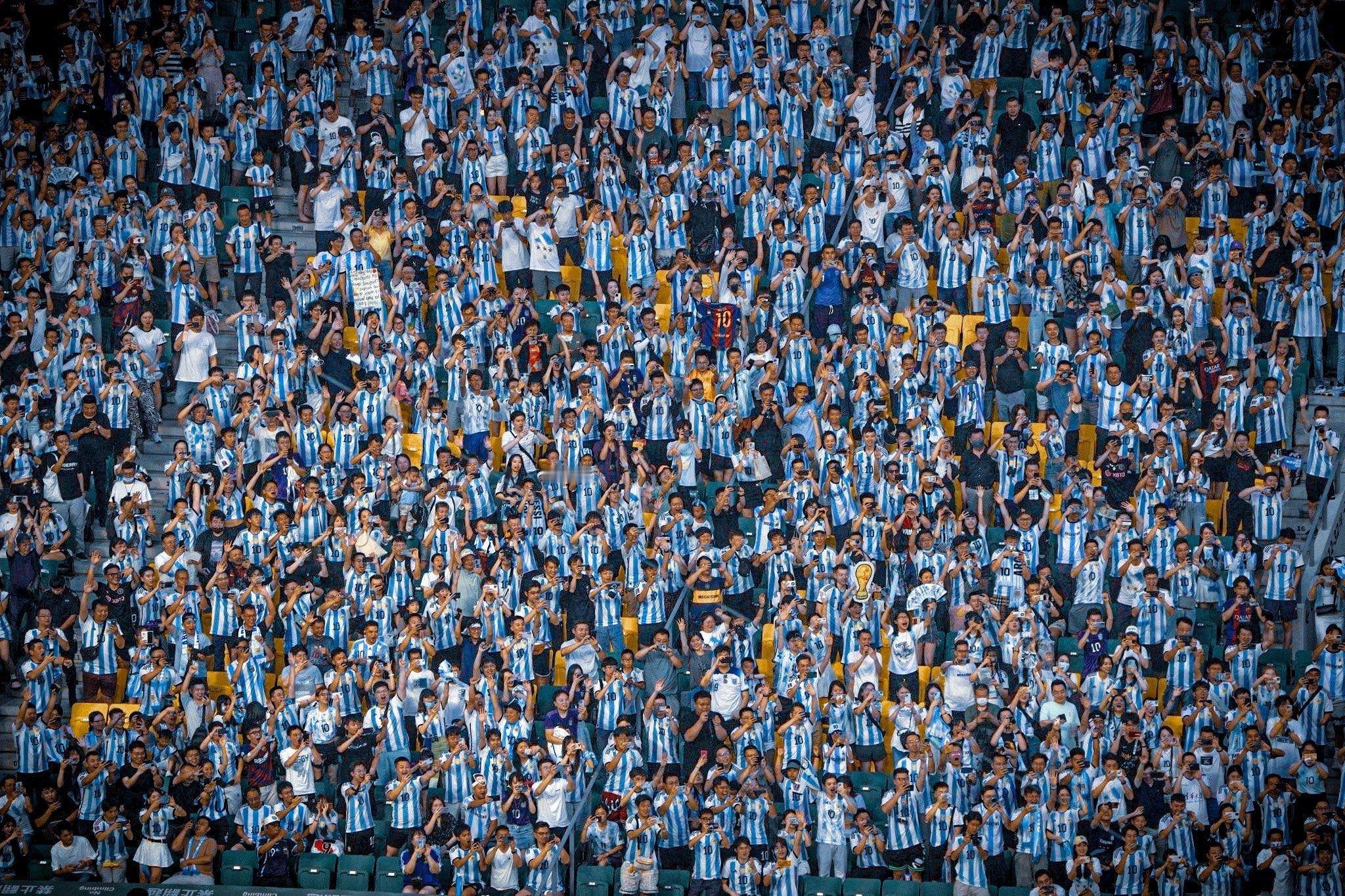 还是这张照片震撼梅西印度行