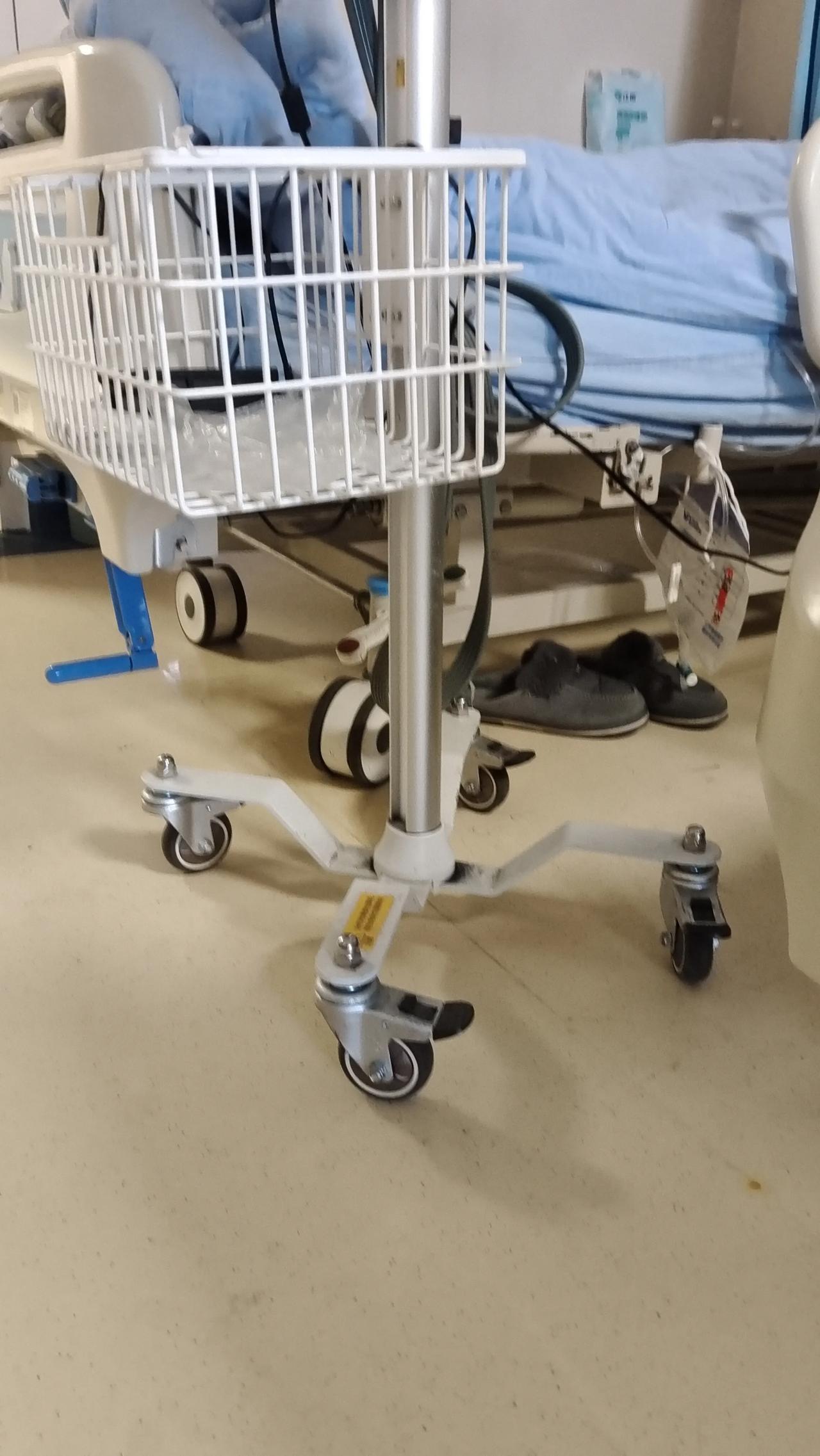 2025蛇年春节倒计时第6天，春节的脚步越来越近了，父亲手术住院已有11天，一直