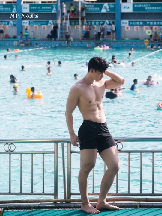 E人游泳池🏊救生員帥炸天