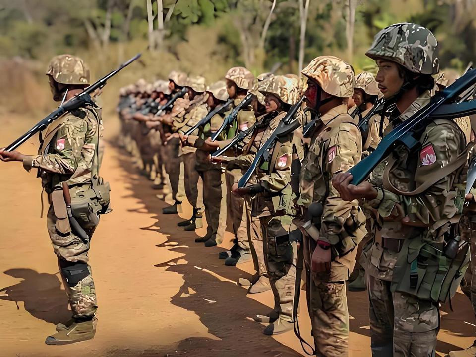 今天传来缅甸曼德勒省良乌县当地武装肆意枪杀并掳掠教师的最新消息。据缅甸媒体202