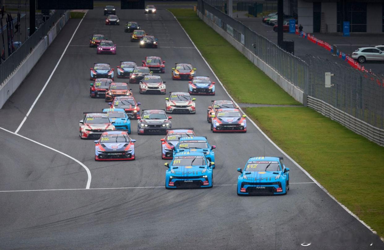 中国首款自研量产TCR赛车亮相领克发布首款自研量产TCR赛车，搭载2.0T发动机