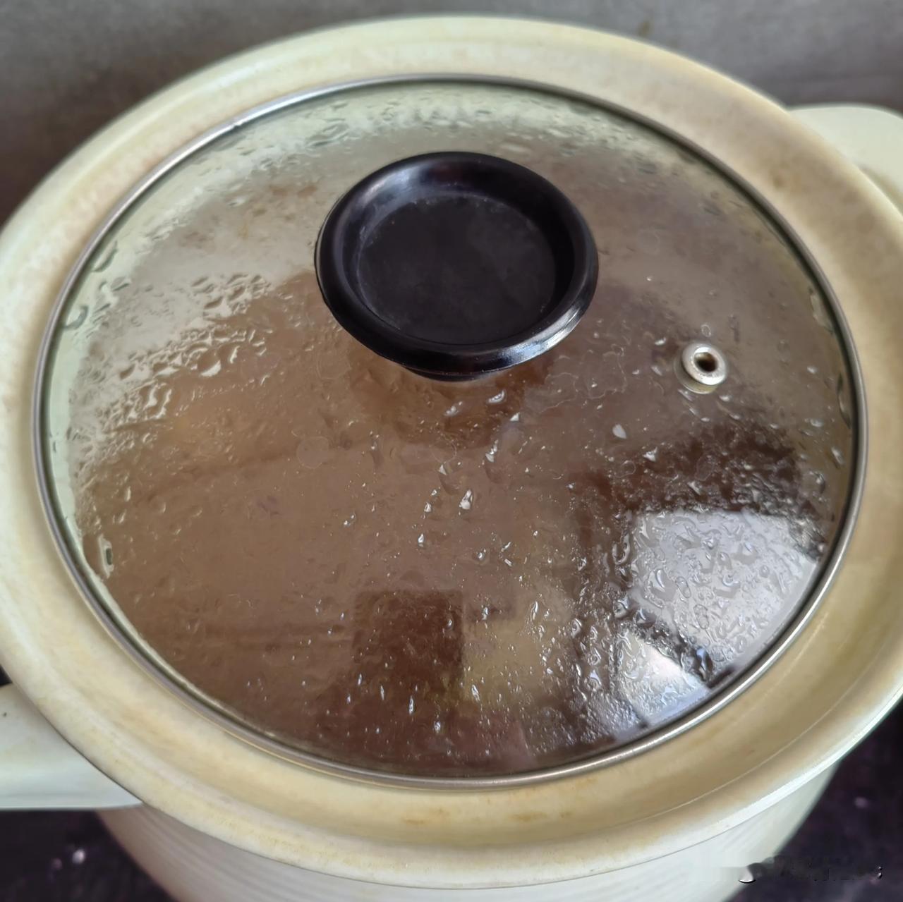 天冷了，买一只好鸡，炖上一锅好汤，喝上一碗，抗冷抗病毒！
