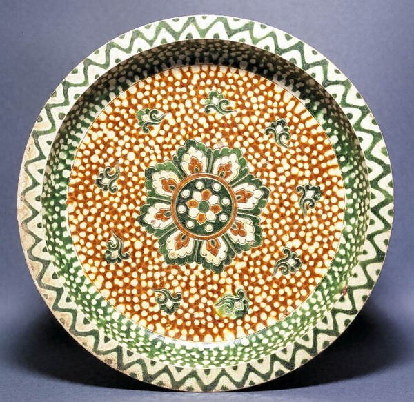 日本东京永青文库藏 唐三彩花纹盘 