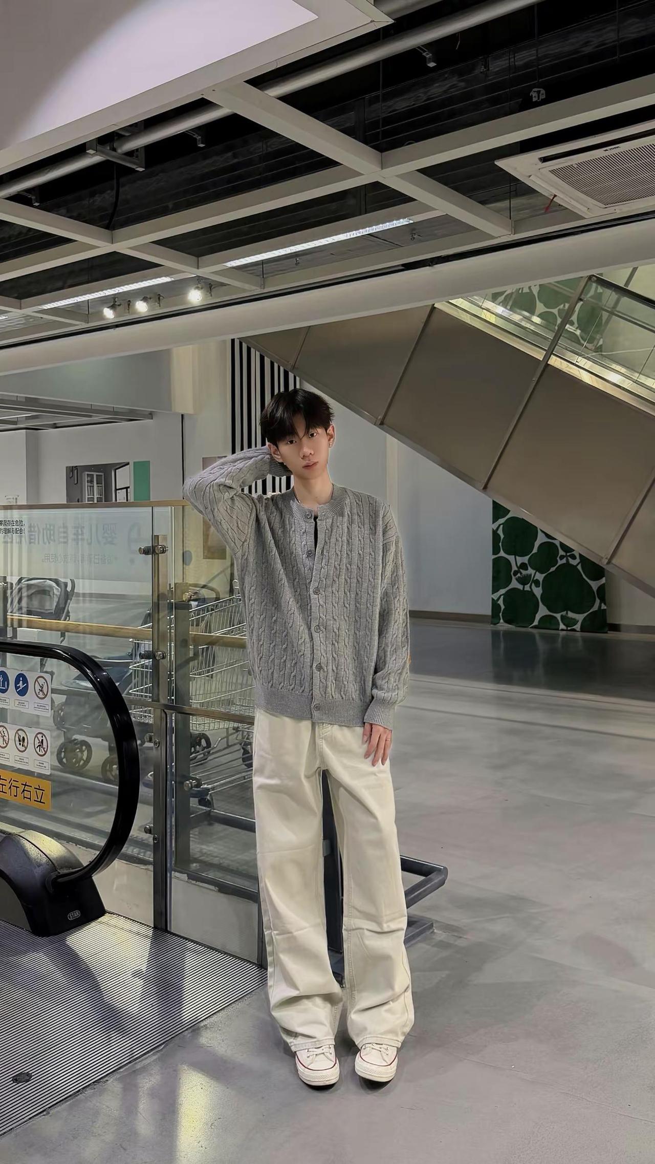 早秋休闲出门。今天穿什么