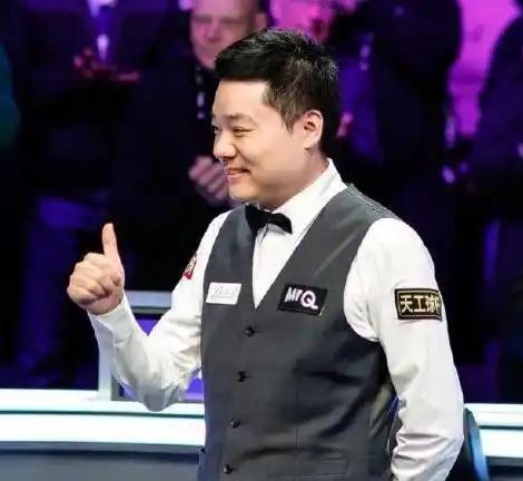 开局二连鞭，丁俊晖“福地”先声夺人，2-2暂平世界第一“王牌君”！
      