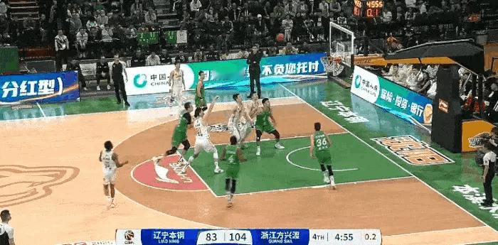 很难不喜欢吴骁这样的队友，他是真的很拼命，也很讲究技巧，对于前场篮板的落点判断是