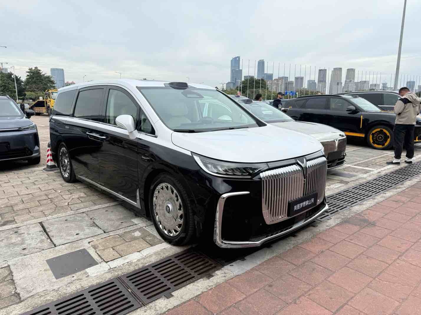 2025广州车展探馆直播进行中！新车热门车抢先看！现在看——岚图梦想家山河版作为