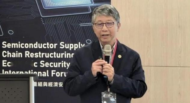 在中国宣布突破7nm芯片技术后，作为全球芯片代工巨头的台积电的顶尖工程师杨光磊感