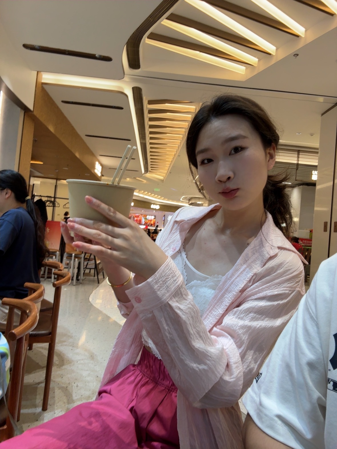 家人们来吃女人街串串麻辣烫珍惜美好周日我下周开始要连续两个月单休了