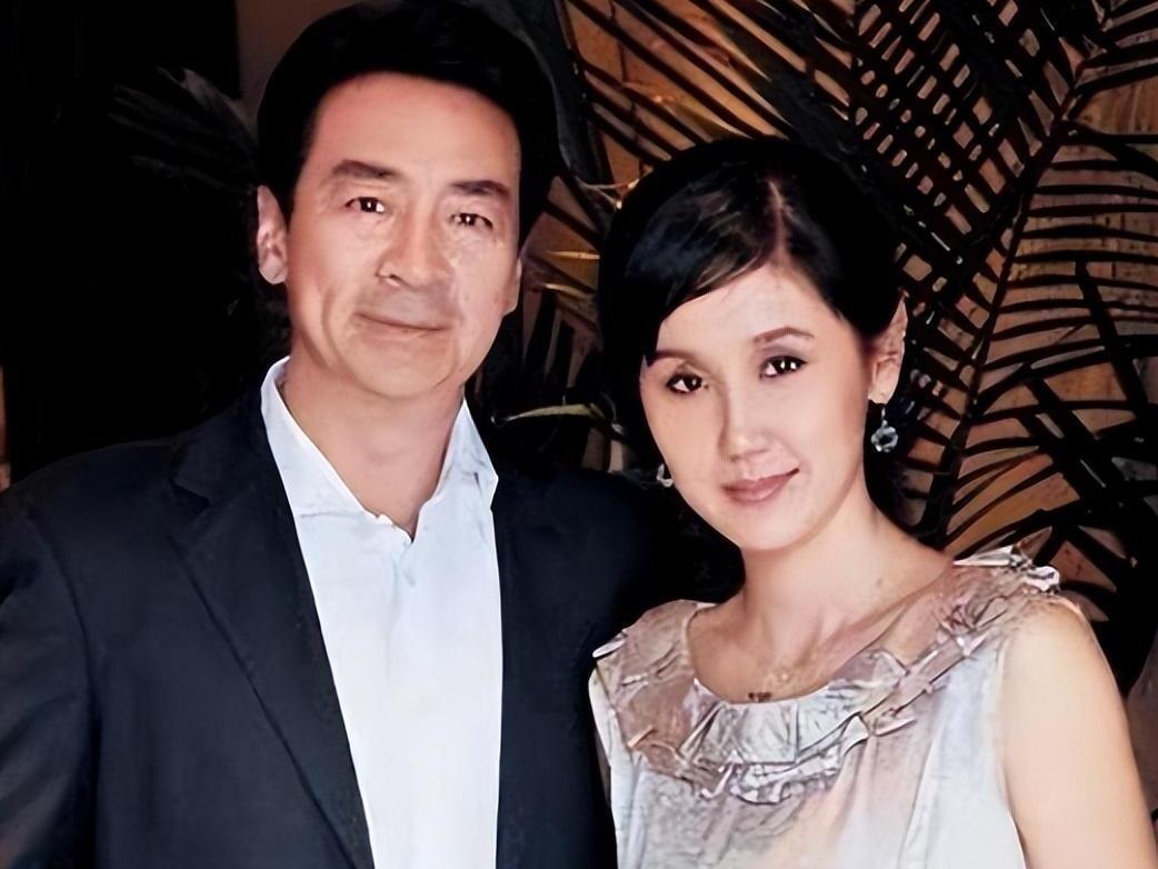 我想说，

寇振海这辈子最愧疚的不是18岁的儿子，而是现任小21岁的妻子。

寇