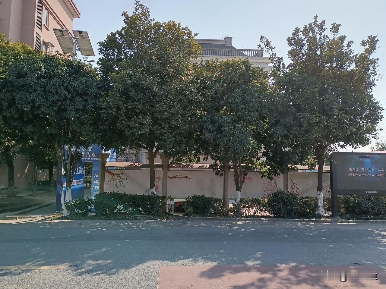 破天荒：荆州地区参加科举考试的举人，以往大多没有考中成名的，因此被称为“天荒解”