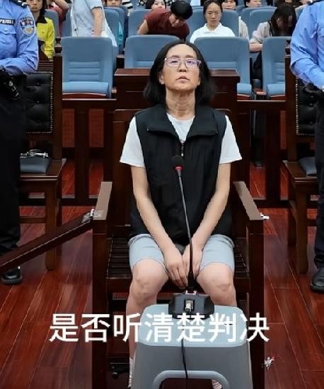独山女办公室主任，贪256万，被判年、罚30万，赃款还得追回来，打水一场空，人还
