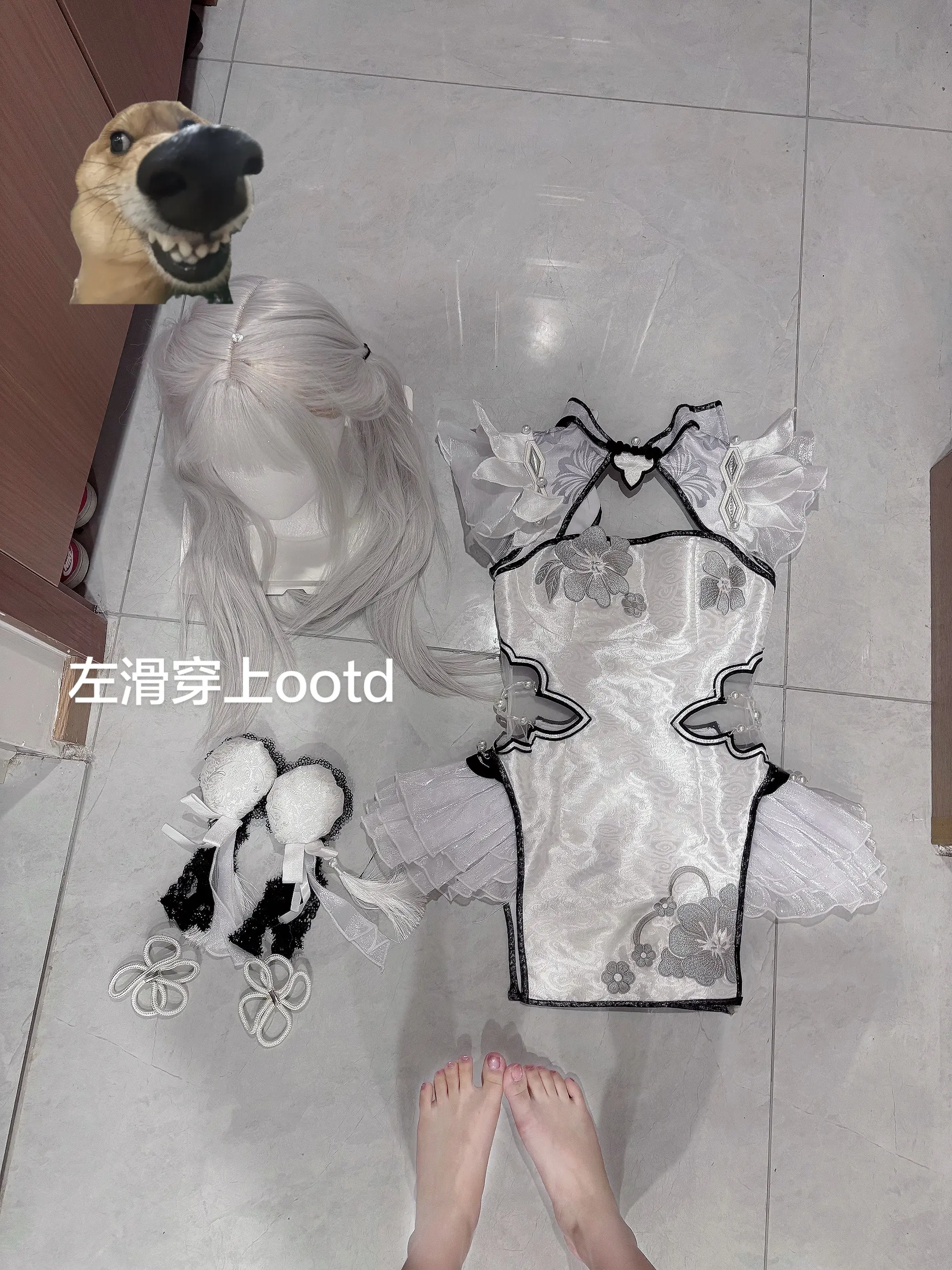听说宗门里来了一个剑法双修的天才师妹？ 打扮的花里胡哨那个？