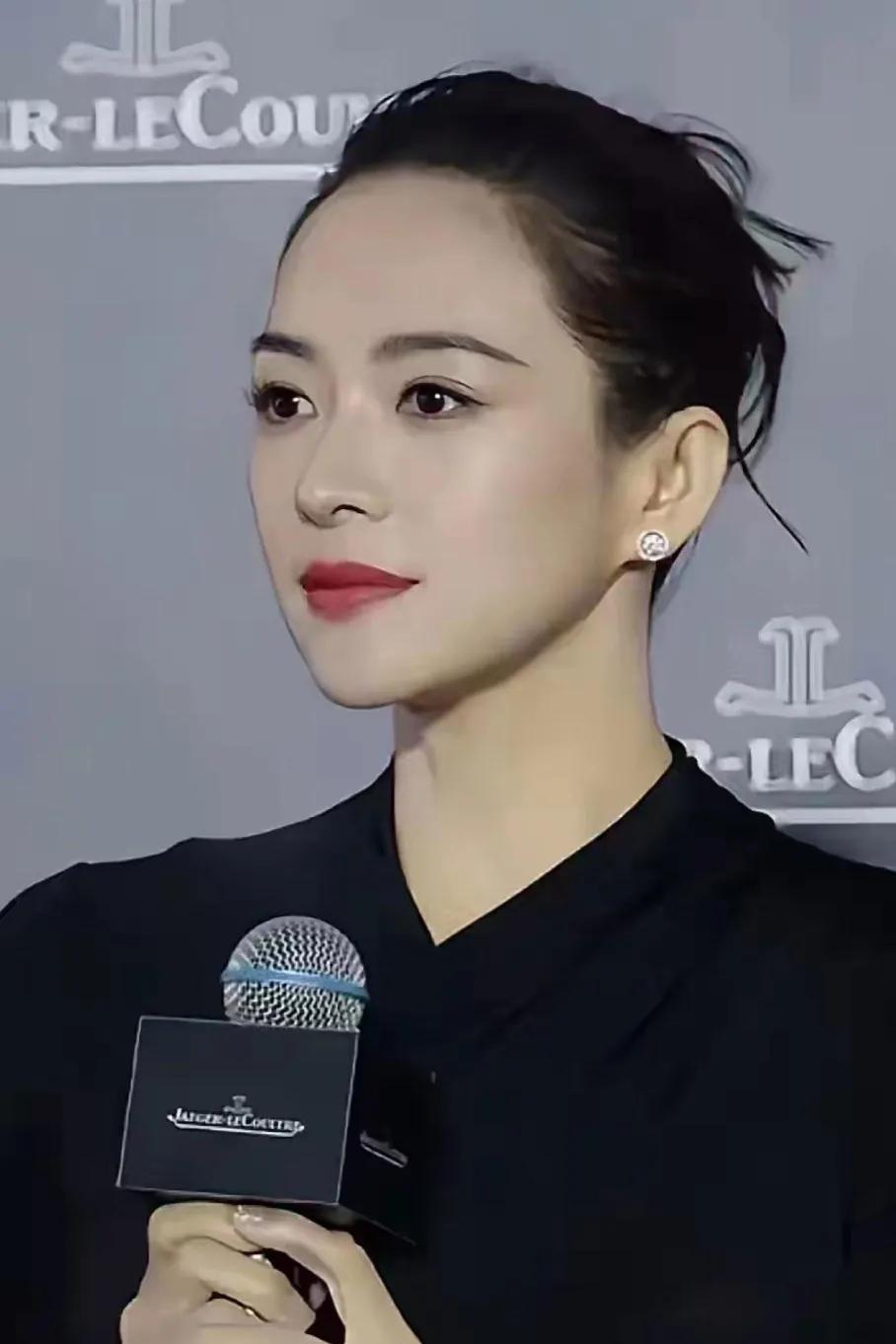 都45了！没想到，她还能回春了！怎么做到这么嫩的？前段时间还憔悴的样子，没想到突