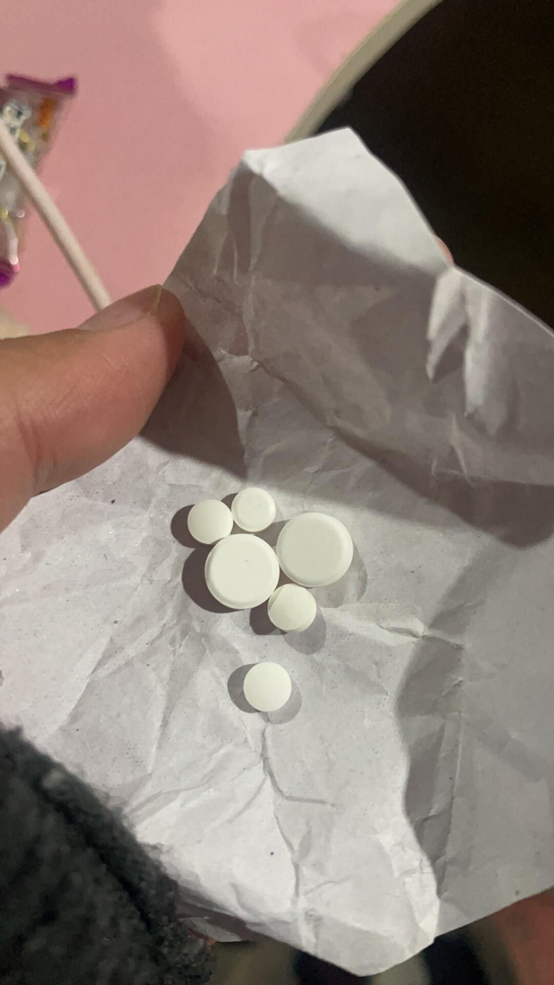 药学过年被亲戚出考题拿出来一包考我这是什么药啊，管啥用的，治啥的啊？回答不上来还