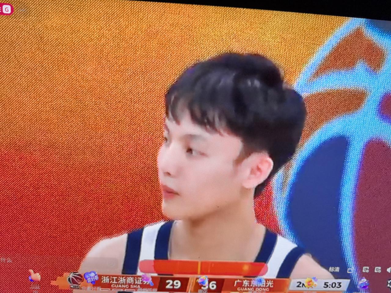 杰师傅超远三分两连击…
带队打出一波8:0打停广厦…
疯狂的广东第四节来了…
广