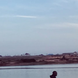 每日一善  阳光信用 真正的力量来自你内心的勇气。——徐静蕾