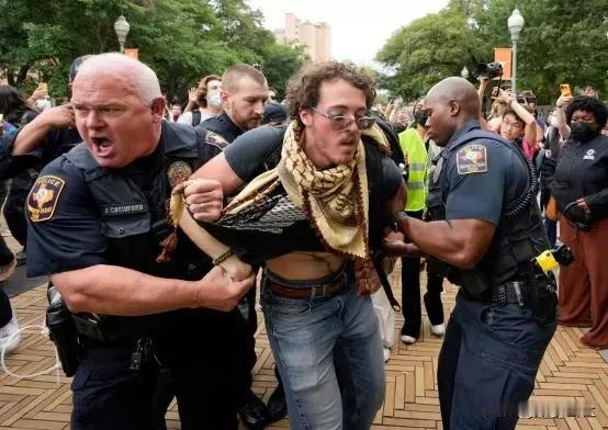 谎言被拆穿，美国民众没有惯着布林肯。
美国多所高校爆发支持巴勒斯坦的大规模抗议示