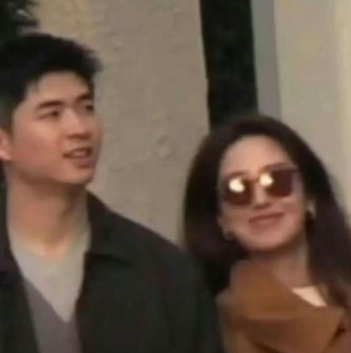 杨采钰是真会找老公，离开陈金飞之后，她现在找的老公不仅年轻多金，还特别疼她，真是