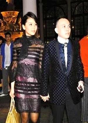 2008年那阵子，刘涛是真到了山穷水尽的地步。
王珂生意一下子亏了4个亿，家里资