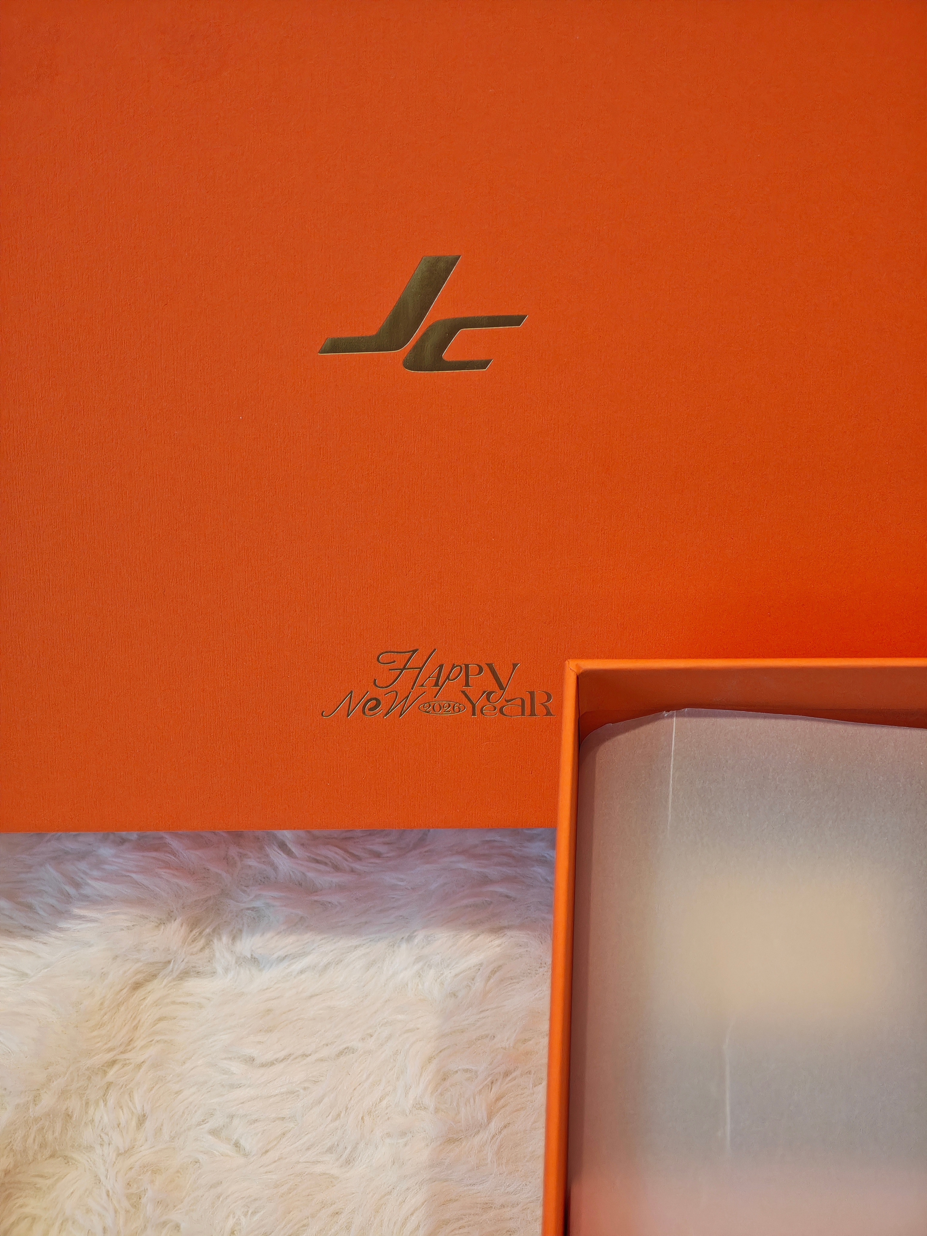 出差回家第一件事！开箱檀健次工作室新年礼盒雅致而实用 搭配小檀更可爱了新一年期待