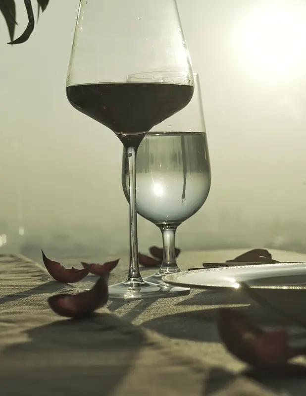 实现自我价值

• 追求兴趣与梦想：找到自己热爱且愿意为之奋斗的事情，是让人生充