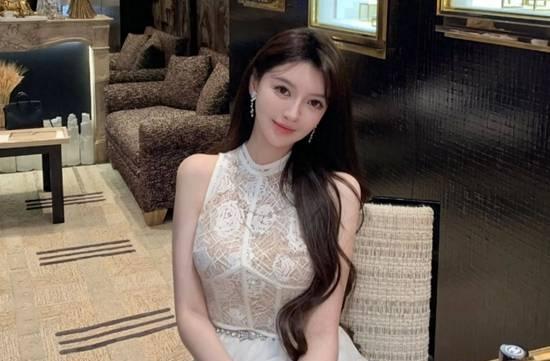 叶珂自曝“全身do了” 全身上下嫩肤+微调
近日，叶珂在直播中直言"全身都do了