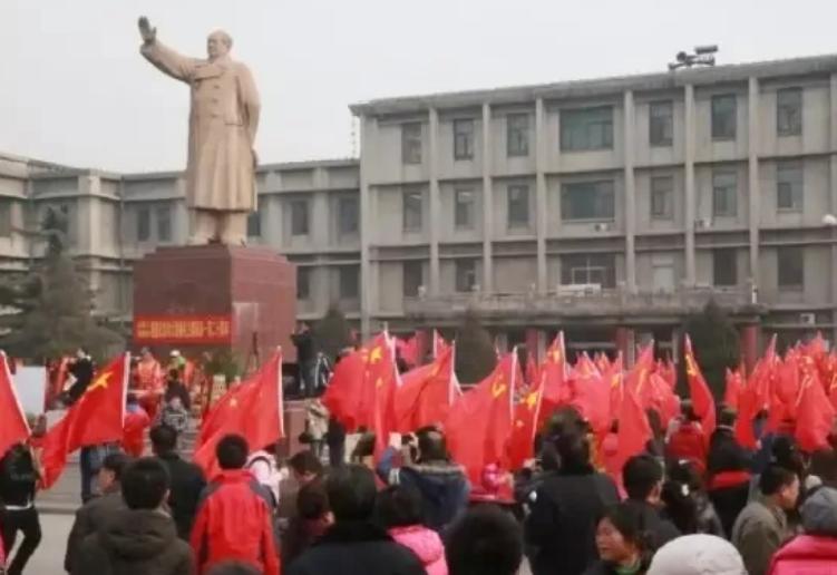 1980年，山西大学接到上级通知，要求拆除校内的毛主席塑像，但由于广大师生的坚决
