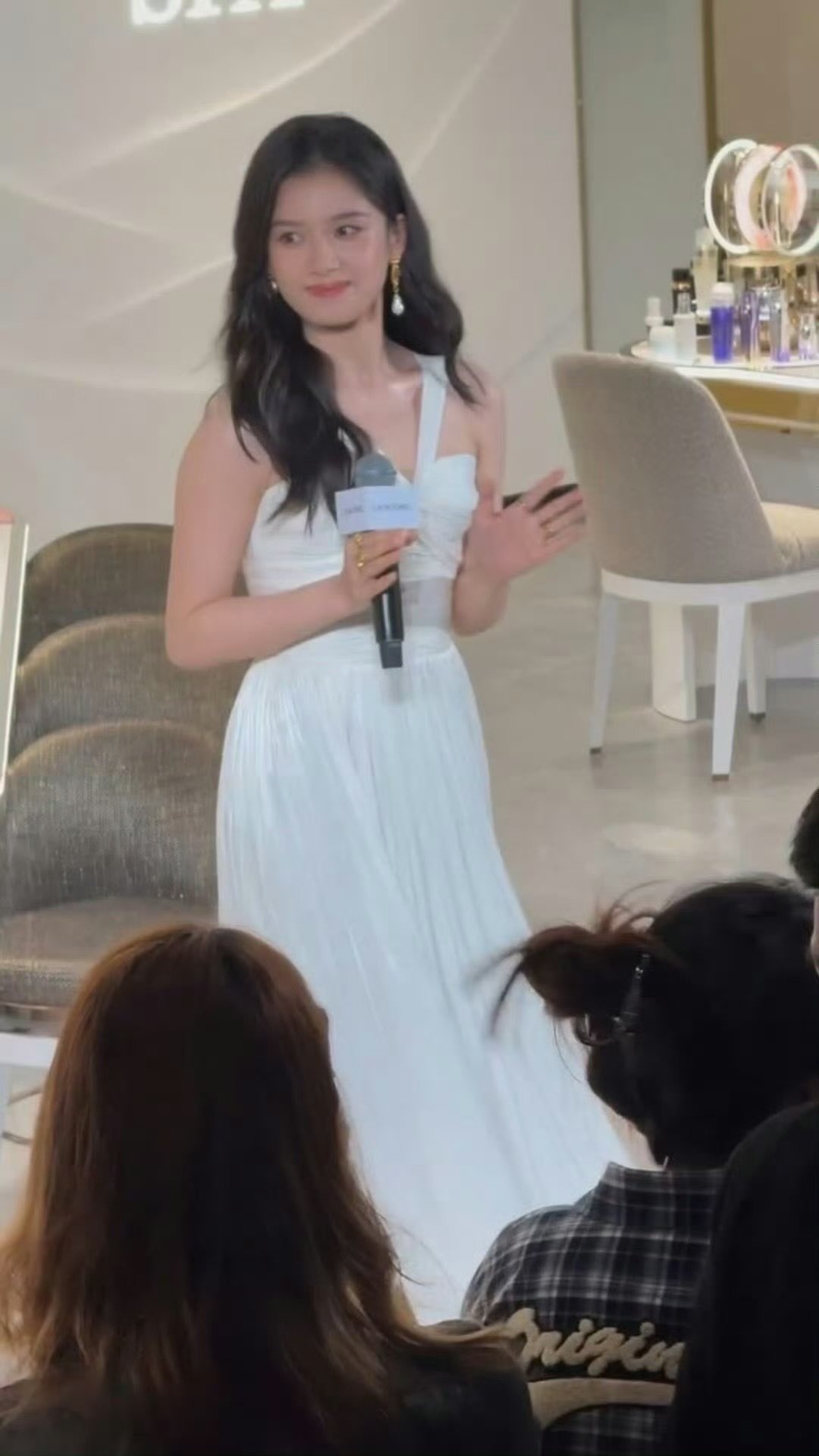 路人拍的张婧仪原相机视频张婧仪原相机live 路人拍的张婧仪原相机视频，美成啥样