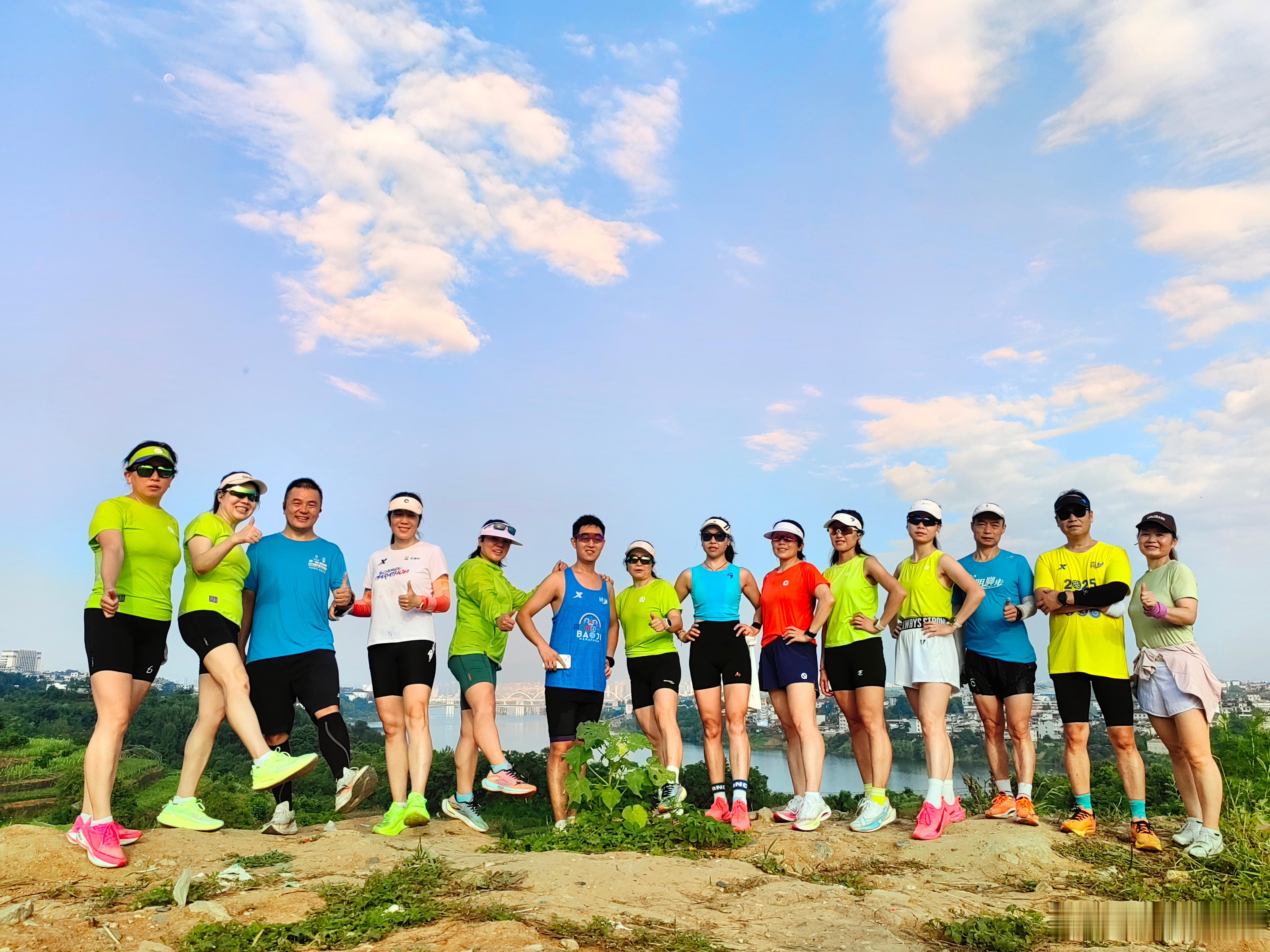 生如夏花、笑魇如花，就像这盛开在夏季的向阳花ℓℓ向阳花跑步运动健身张石大道黎明脚