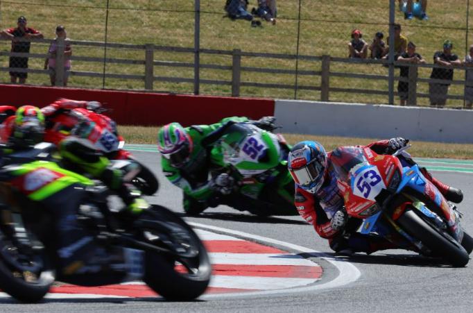 WSBK的"黑旗"是什么？最严厉的处罚
赛车比赛中各种旗子代表不同的意思，其中最