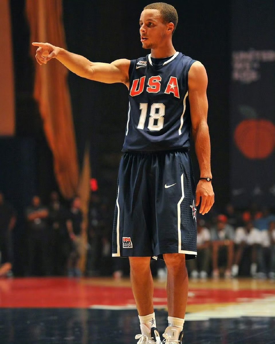 有些故事还没讲完那就算了吧那些心情在岁月中已经难辨真假如今这里荒草丛生没有了鲜花