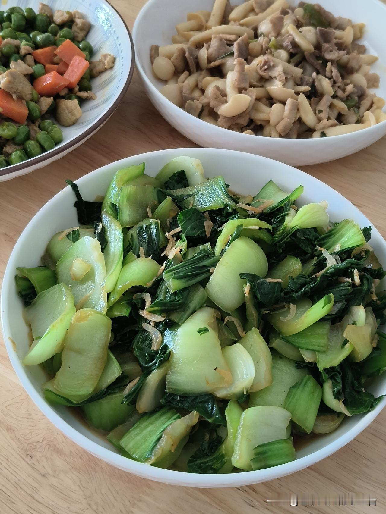 趁着孩子午睡的时候，
写一篇微头条。

全职妈妈实在是没有太多时间，
每天带孩子