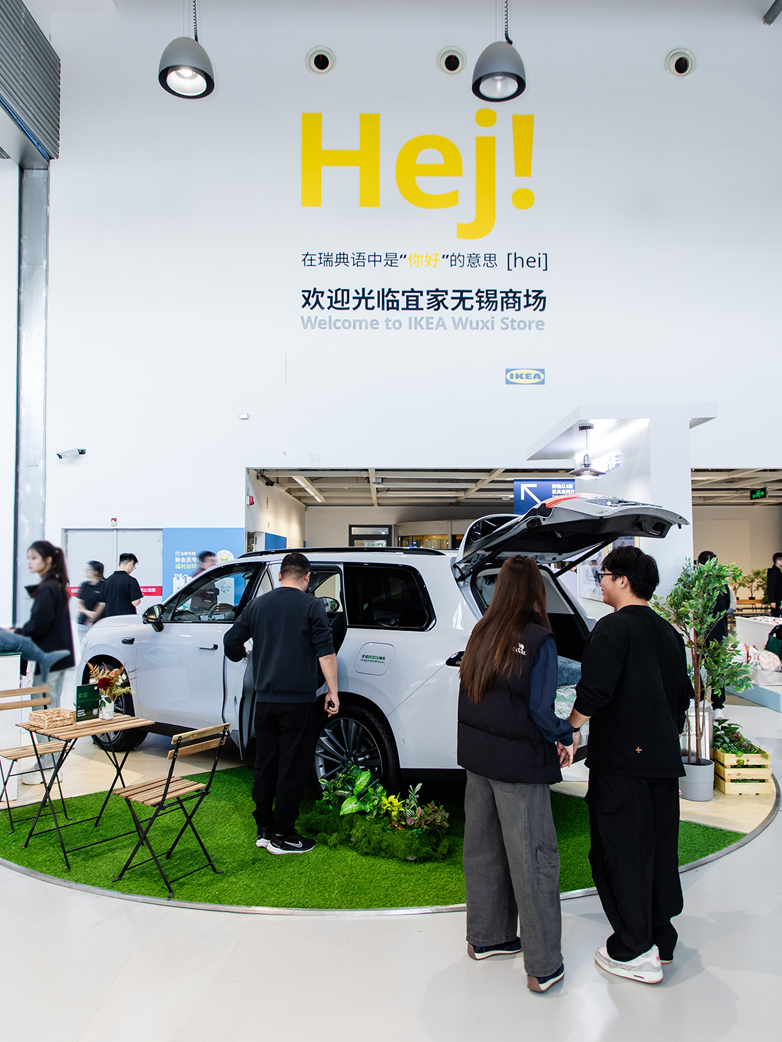 这个周末，零跑C16在无锡宜家收获满满人气前来打卡体验的朋友络绎不绝亲手触摸内饰
