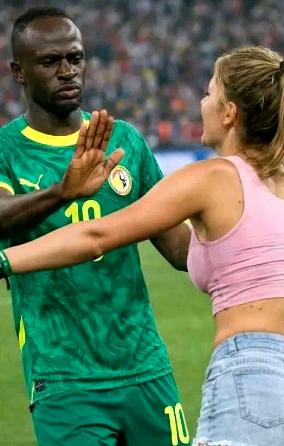 一年挣4000万欧元，换成谁不得先整辆超跑炸炸街？偏偏马内是个异类 2026年刚