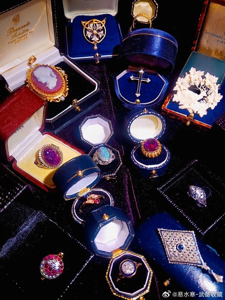 珠宝古董珠宝 gh_66c53d495417 正在直播：女神节云逛摊，看看店主从