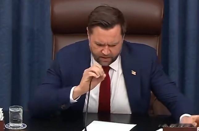 美国副总统万斯在参议院投下决胜票，以51比50的结果，否决了限制对委内瑞拉军事行