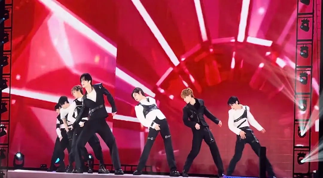 日本特色产业风但清冷矜贵的哥哥 