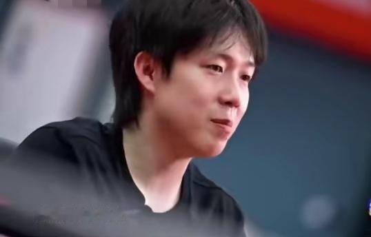 被王楚钦这段话狠狠戳到！聊起当上男队队长，大男孩当场腼腆害羞。面对队长身份带来的
