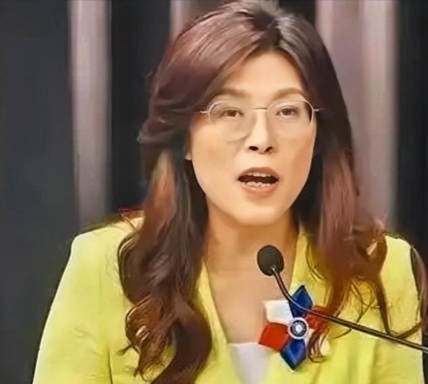 没想到，新当选的国民党主席郑丽文，一查底细才发现她不仅是妥妥的“蓝二代”，身上流